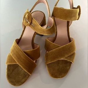 J crew 9 mustard velvet sandals